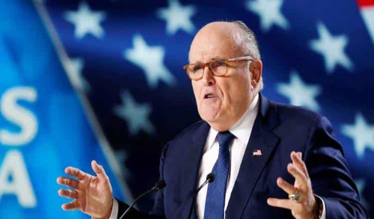 Trump expone que su abogado Rudy Giuliani tiene coronavirus