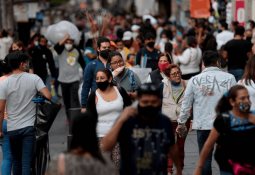 Investiga a 5 personas que atacaron a policía en metro Tacuba