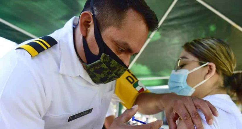 Médica de Coahuila sufre graves reacciones luego de recibir la vacuna de Pfizer