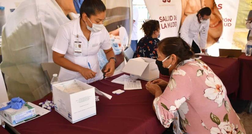 Casi 3 mil enfermeras combaten en primera línea al COVID en BC