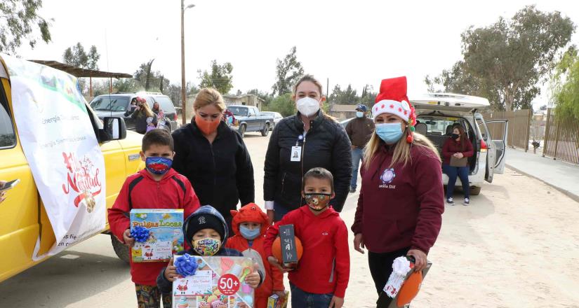 Parque eólico Energía Sierra Juárez une fuerzas con DIF Municipal para la donación de juguetes