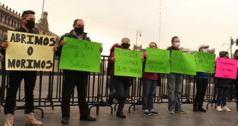 Restauranteros protestan con cacerolazo; piden reabrir en Edomex