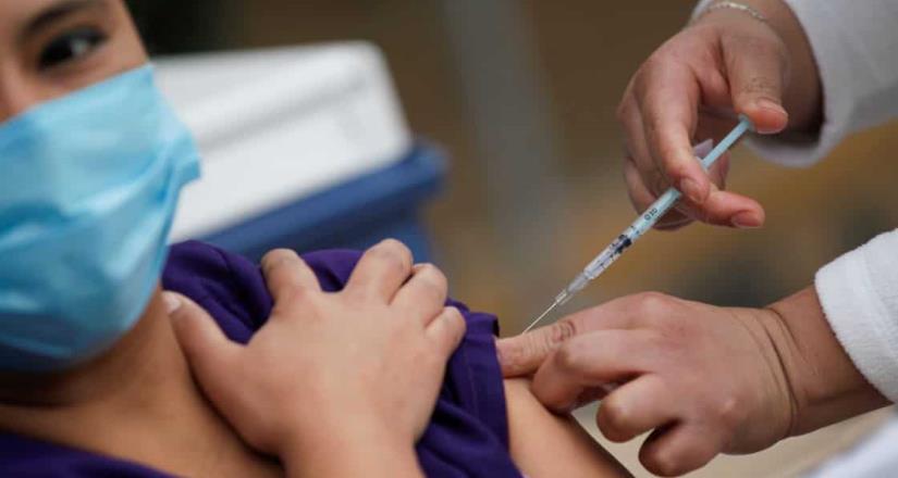 MAÑANA inicia vacunación a personal médico que atienden casos Covid-19
