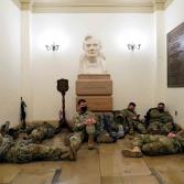 En fotos: la Guardia Nacional amanece en los pasillos del Capitolio