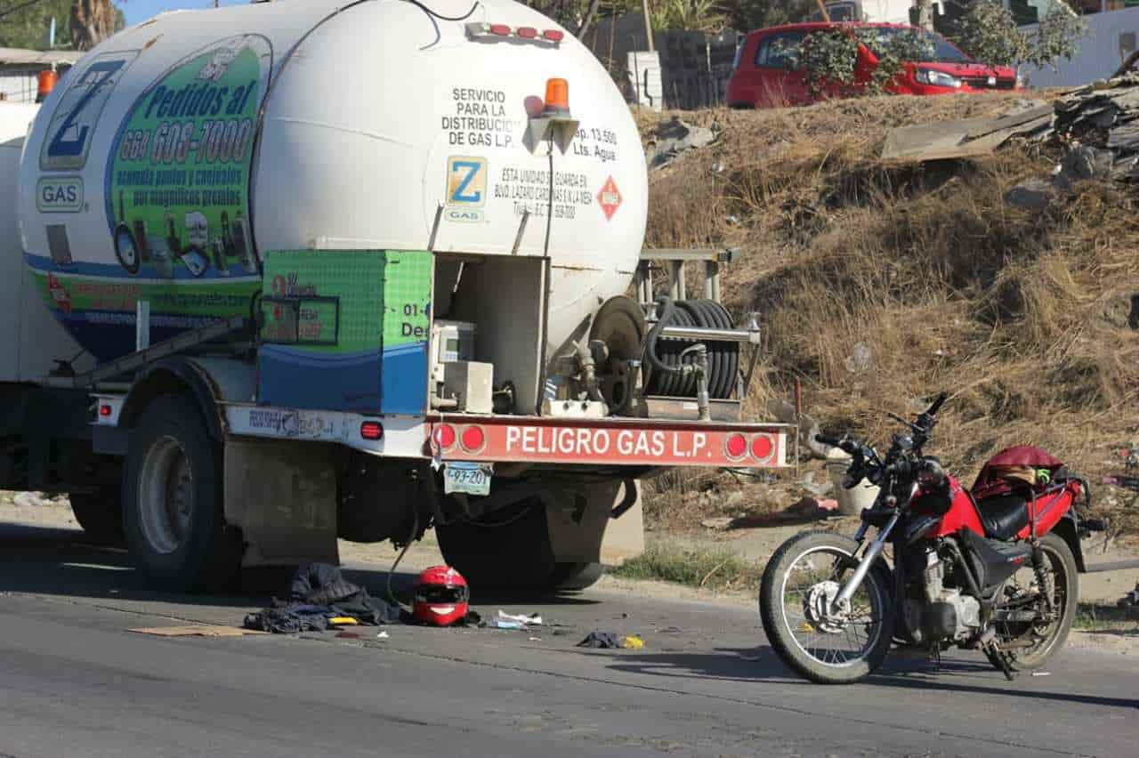 Motociclista resulta lesionado en accidente automovilístico