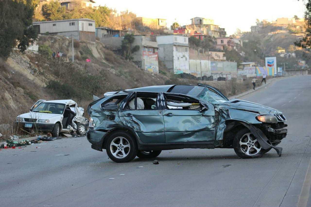 Se registra fuerte accidente automovilístico donde se involucraron 4 vehículos