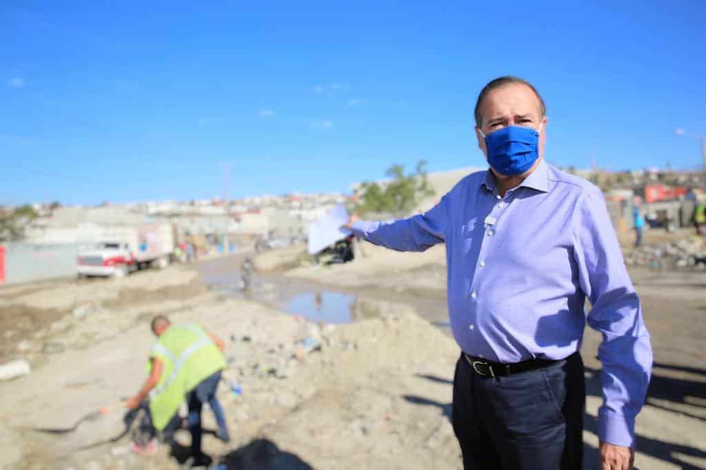 Se compromete Primer Edil a concluir reparación de calle del Granado durante sábado verde