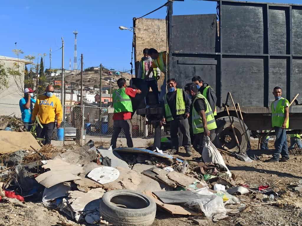 Se compromete Primer Edil a concluir reparación de calle del Granado durante sábado verde