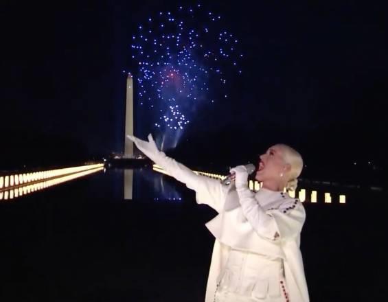 Katy Perry interpretó Firework por la investidura de Biden como nuevo presidente de EE.UU