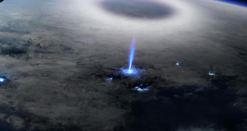 Por primera vez captan un rayo azul en la tierra desde el espacio