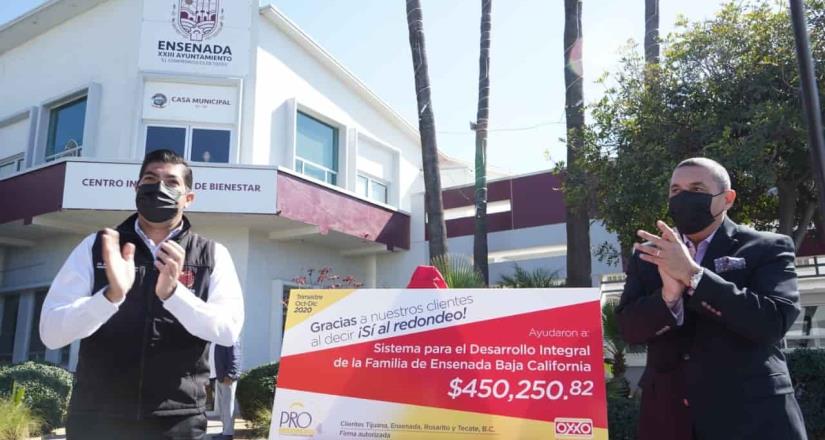 Recibe Armando Ayala donativo cercano al medio millón de pesos por parte del redondeo de OXXO