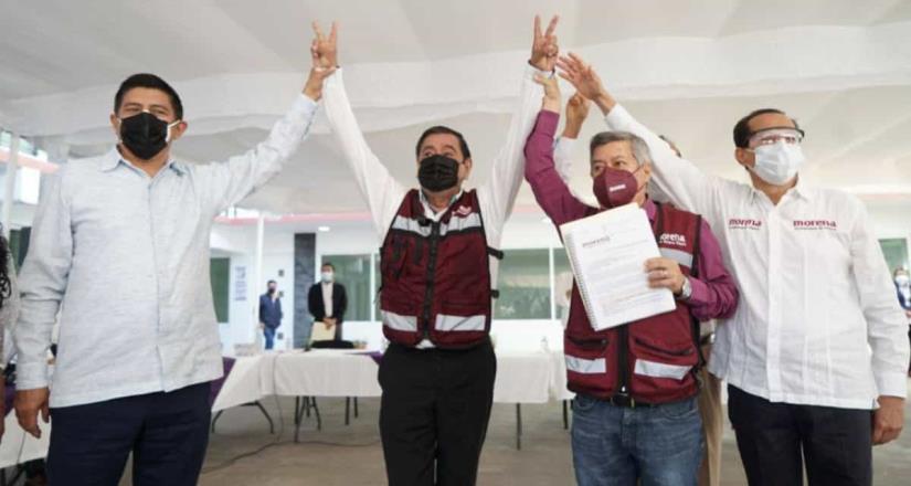 Salgado Macedonio se registra como candidato de Morena en Guerrero