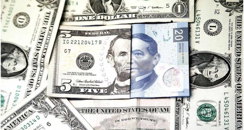 Peso mexicano pierde frente al dólar; es la moneda más depreciada