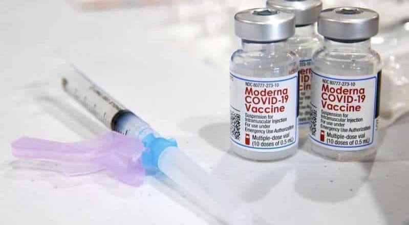 Vacunas de Pfizer y Moderna protegen contra variantes del coronavirus