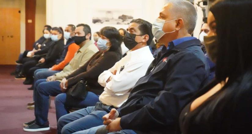 Entrega Alcalde de Ensenada reconocimientos a emprendedores que iniciaron sus negocios