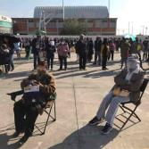 Largas filas de adultos mayores esperan vacunarse contra el Covid en Ecatepec,Estado de México , este lunes 22 de febrero de 2021.