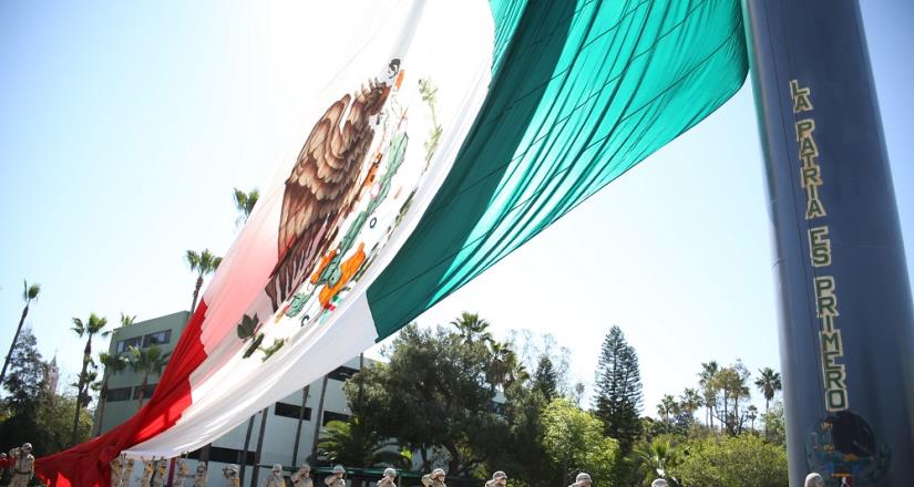 La bandera mexicana es un baluarte histórico del país y merece el respeto de los mexicanos