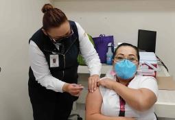 Secretaría de Salud de BC da inicio vacunación contra el COVID-19 en adultos mayores de Tecate