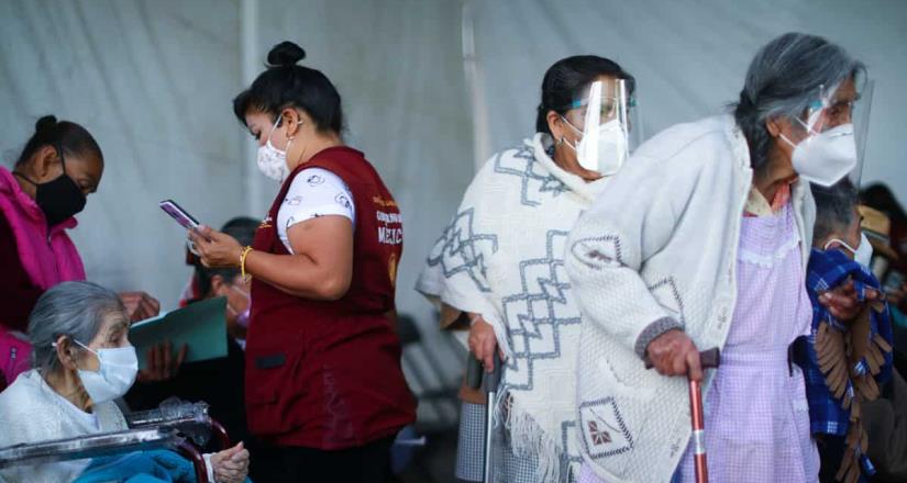 Niegan vacuna antiCovid a ancianos sin INE en Oaxaca