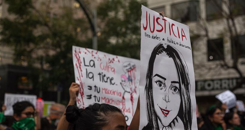 Mujeres protestan contra feminicidios y delitos sexuales en CDMX
