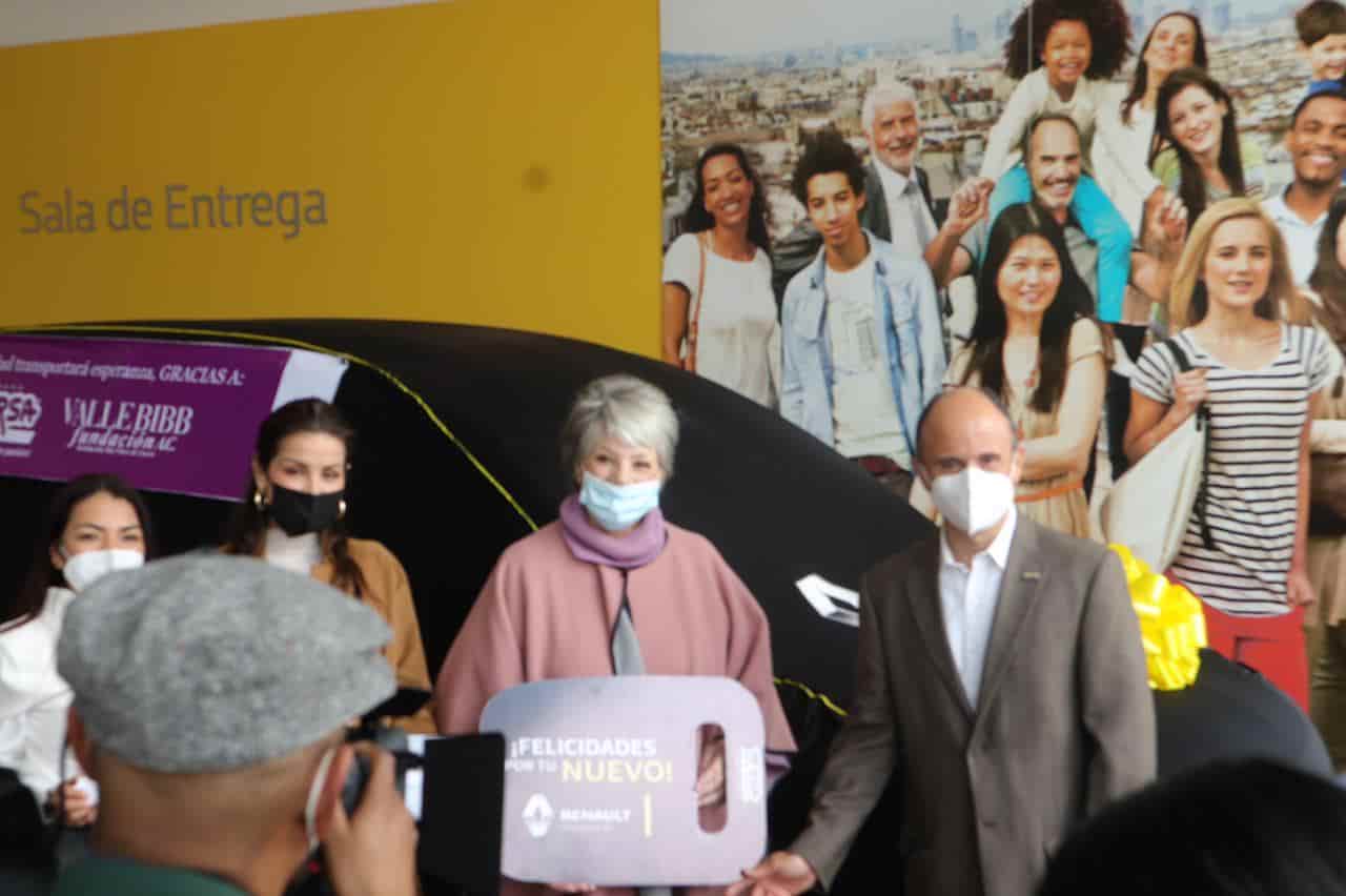 Fundación Valle BIBB entrega Renault Kangoo 2021 a beneficio del Centro del Anciano