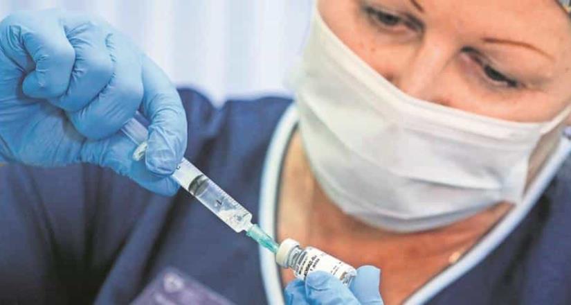 Salud-Edomex rechaza acusaciones sobre aplicación simulada de vacuna.