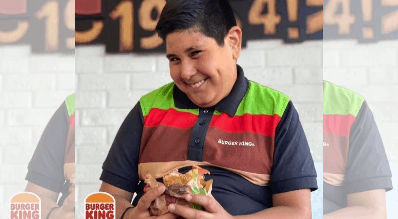 Niño del oxxo reaparece nuevamente en una publicidad de Burger King