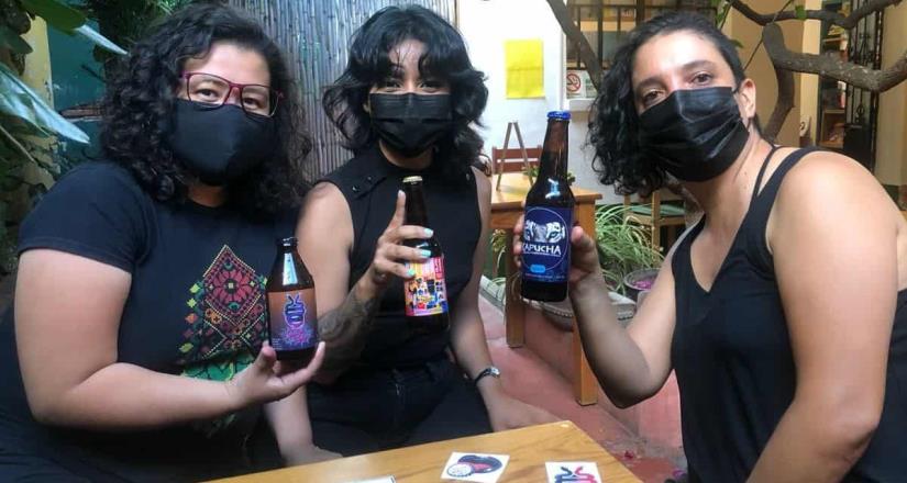 Mujeres de Oaxaca crean cerveza feminista para salvar vidas.