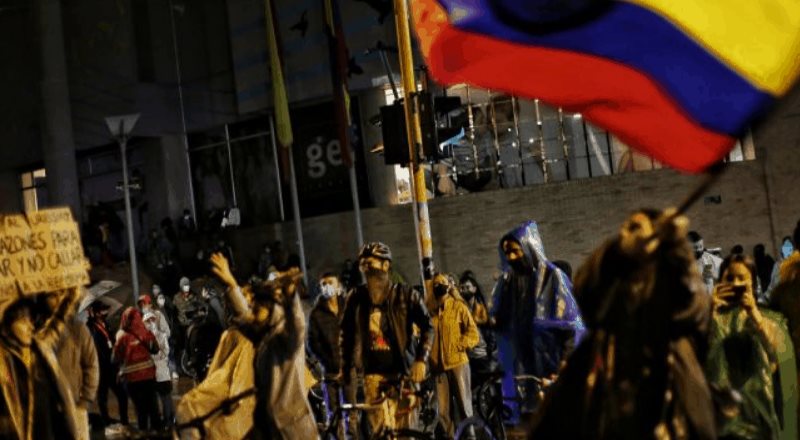 Continúan las manifestaciones en Colombia en contra de una reforma tributaria