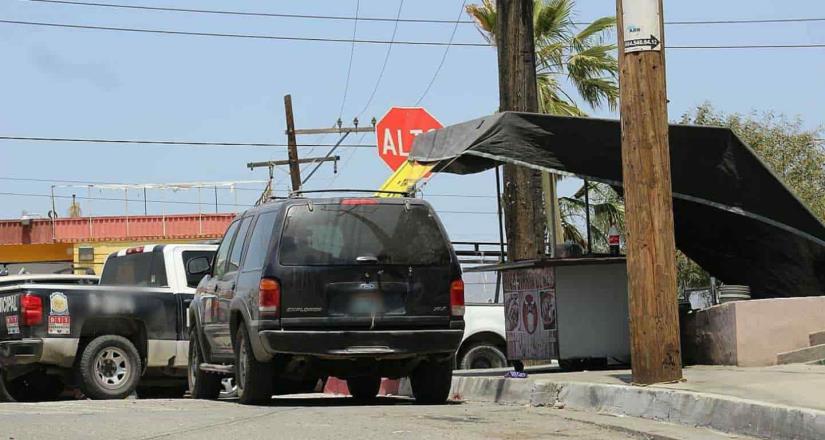 Hombre es asesinado por disparos de arma de fuego mientras comía en Tacos el ruly
