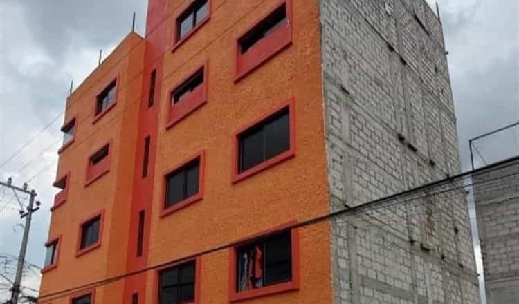 Derriban edificio mal construido en Ecatepec