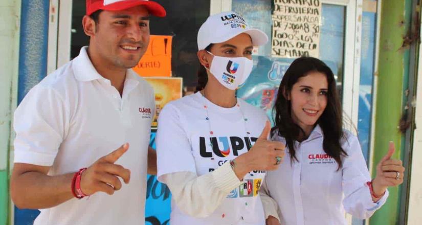 Lupita Jones felicita a madres en su día en ejido Sinaloa