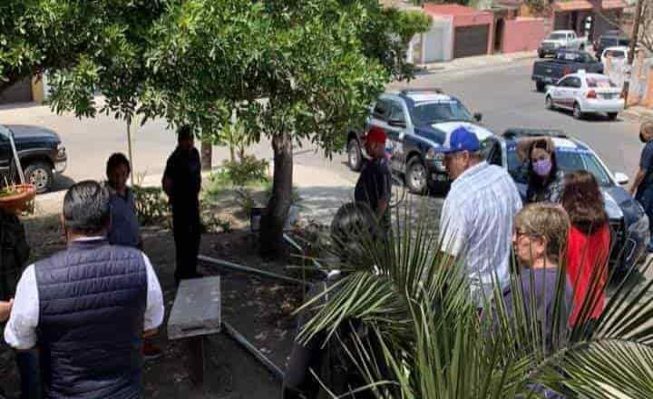 Hombre se apropia de área verde privada en Tijuana