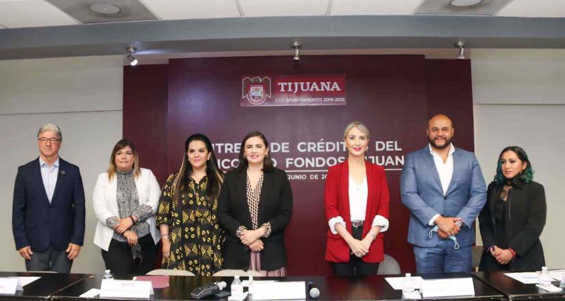 Encabeza Karla Ruiz Macfarland entrega de créditos a emprendedores de Tijuana