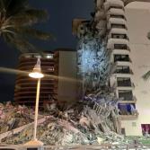 Se desploma parcialmente un edificio de 12 pisos en Miami Beach