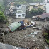 Dos muertos y una decena de desaparecidos tras un deslizamiento de tierra en Japón