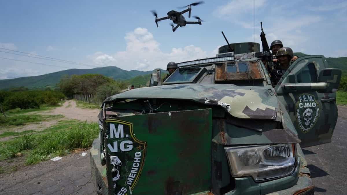 Se difunden en redes fotos donde el CJNG presume vehículos brindados y equipos tácticos