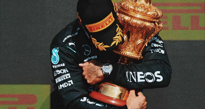 Red Bull condena ataques racistas sobre Lewis Hamilton