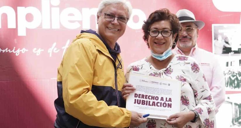 Gobernador jaime bonilla valdez entregó 70 jubilaciones a trabajadores de base del Ayuntamiento de Ensenada