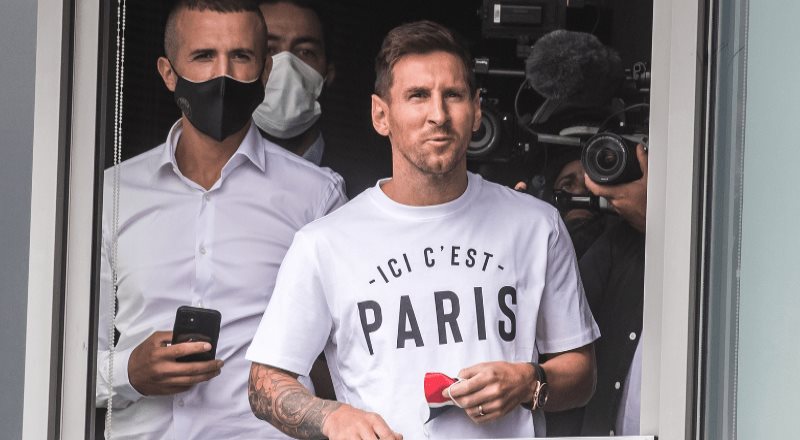 Lionel Messi ya está en París para firmar con el París Saint-Germain