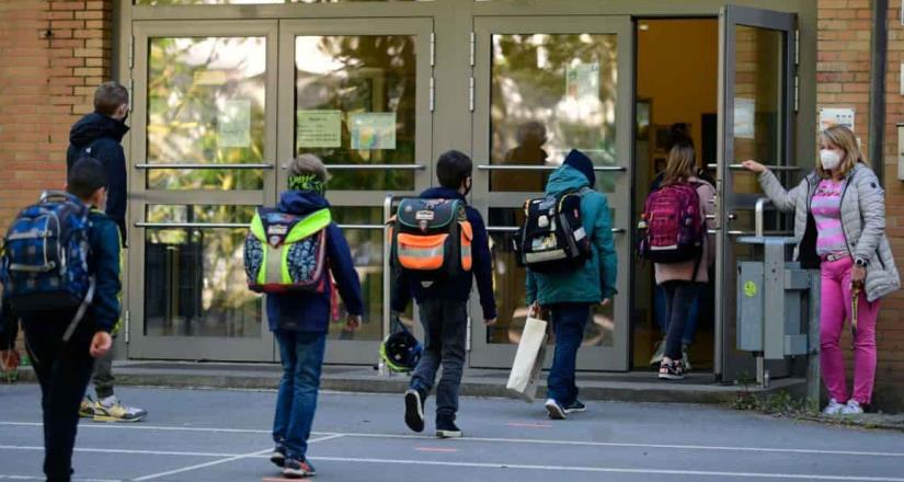 EEUU: Más de 10,000 estudiantes y maestros están en cuarentena por el COVID-19