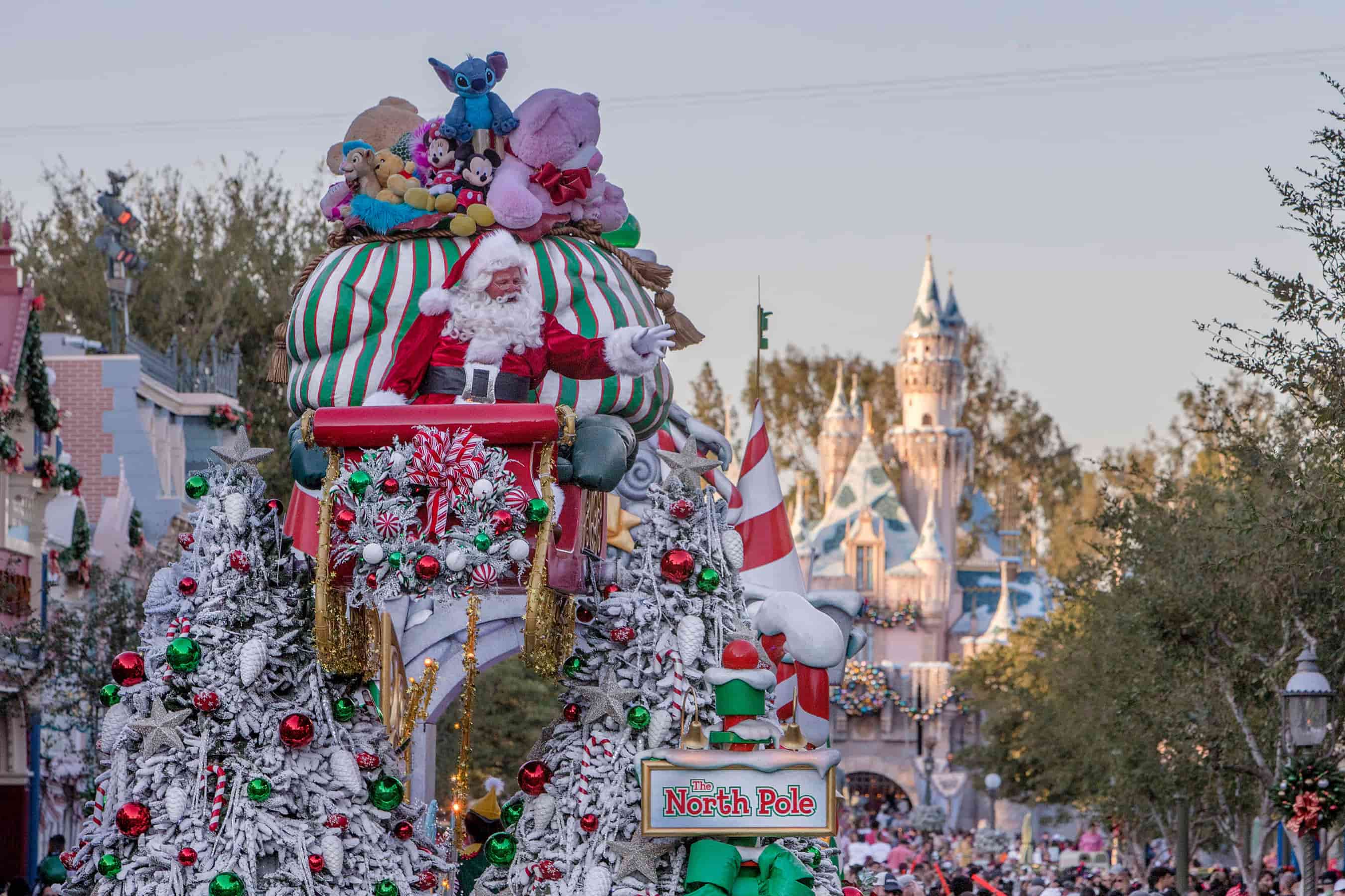 Disneyland Resort celebra las fiestas con tradiciones memorables y