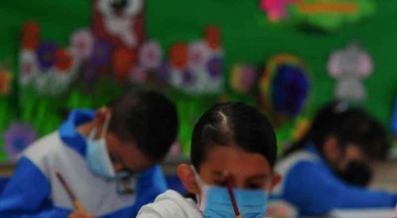Esporádicos, casos de Covid en escuelas de la CDMX: Salud