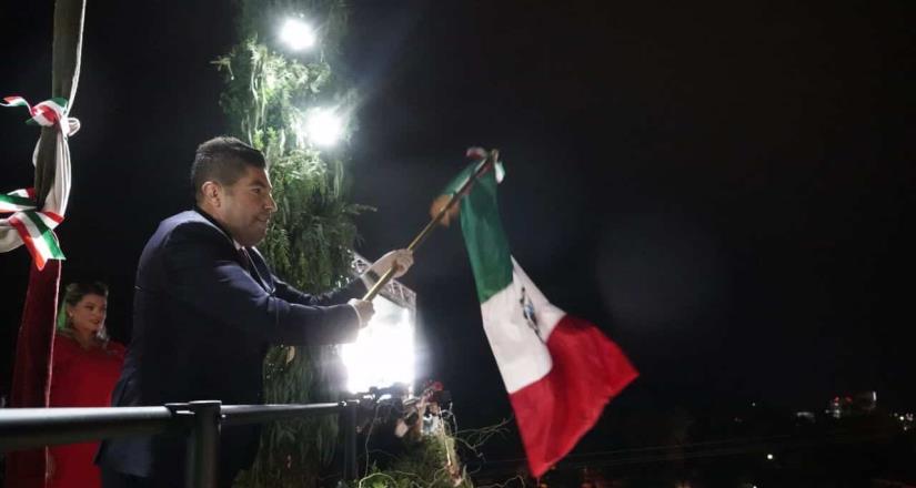 Celebran ensenadenses tradicional Grito de Independencia de México