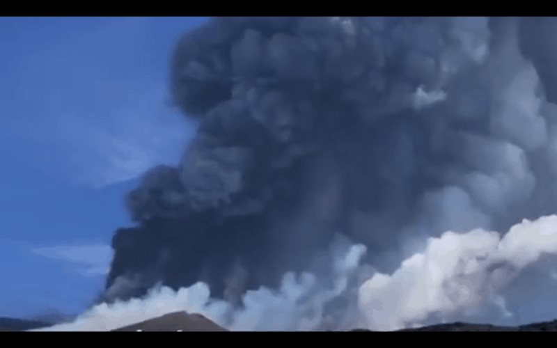 Volcán Etna registró actividad volcánica