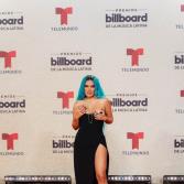 Karol G demuestra su liderazgo y la expansión de su impacto artístico con una noche triunfante durante los premios billboard de la música latina 2021