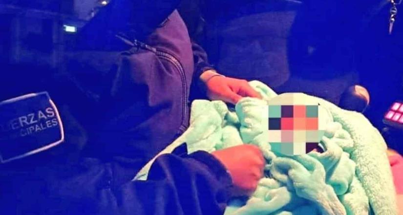 Abandonan a bebé en cajuela de camioneta en Puebla