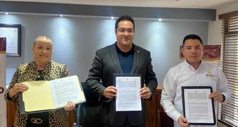 Firma Darío Benítez convenio con INVEC