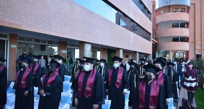 CUT celebra graduación de egresados de posgrado