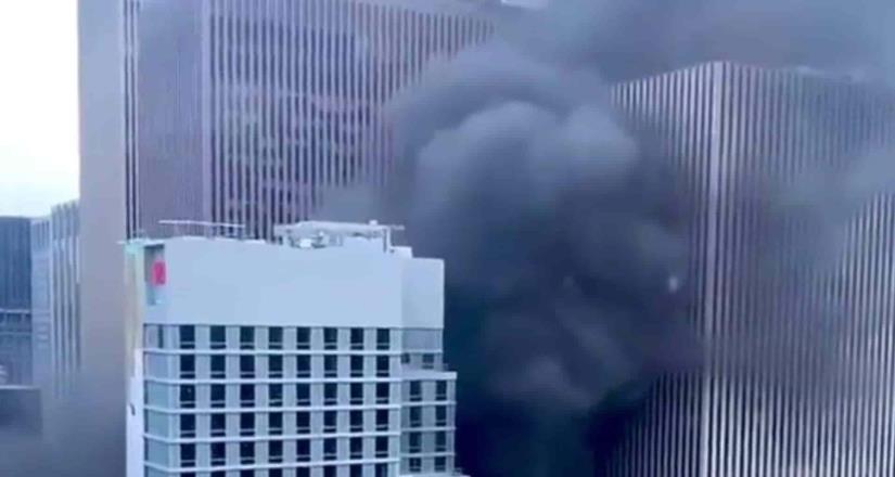 Se incendia edificio cercano al Rockefeller Center en Nueva York